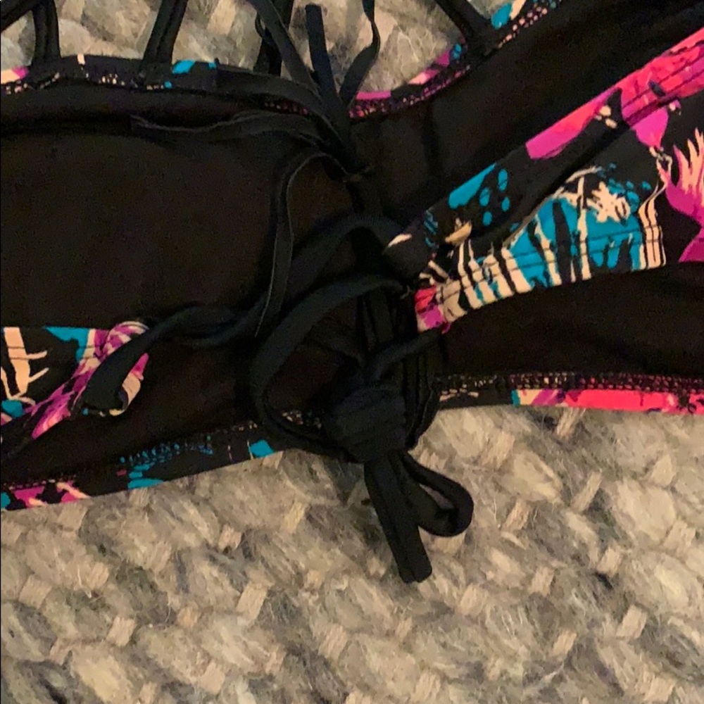 Swim top - Picture 2 of 3